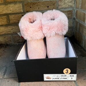 Tahari Light Pink Girl’s/Women's Slippers